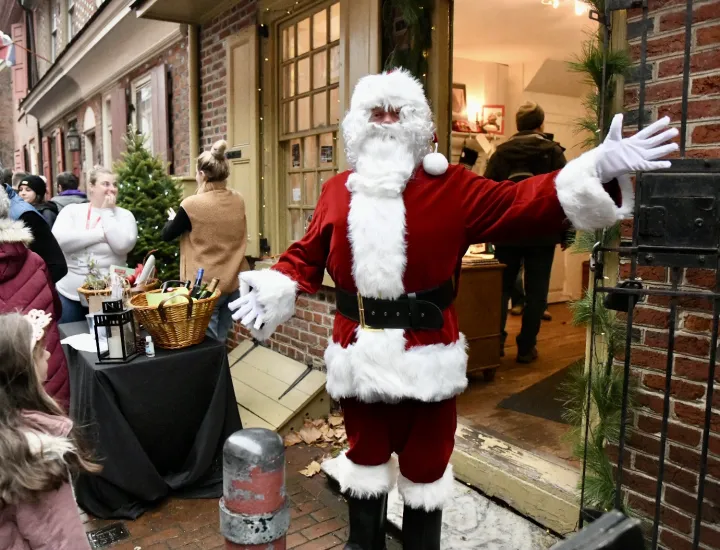 Elfreth's Alley Holiday Open House: Deck the Alley 2024